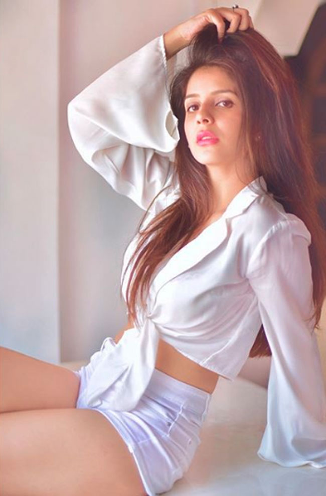 Kaashish Vohra Instagram Photos